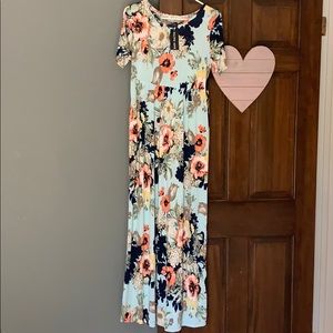 Women’s maxi dress size medium